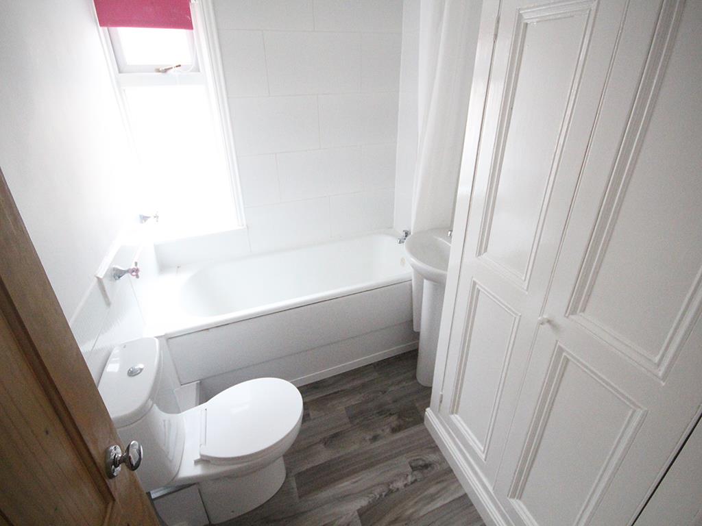 2 bedroom mid terrace house To Let in Barnoldswick - IMG_5370.jpg